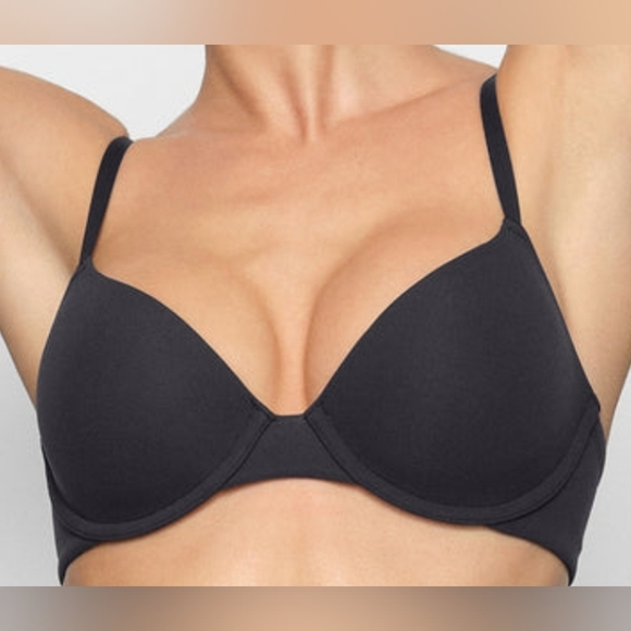 💕NWT SKIMS Fits Everybody Lightly lined Underwire T-shirt Bra Black ONYX 42H - Picture 1 of 11